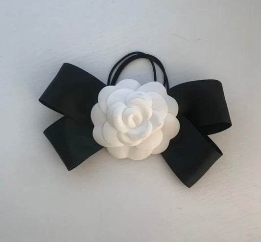 Contrast Rose Bow